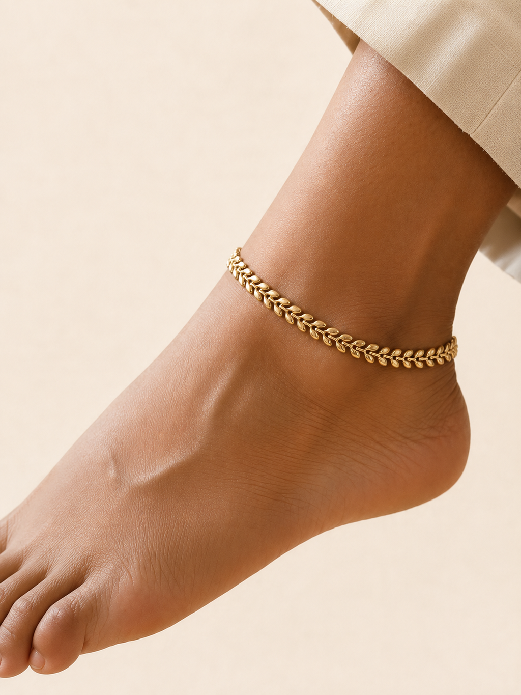 Elegant Golden Leaf Chain Anklet for Women | Adjustable Gold-Toned Fashion Anklet